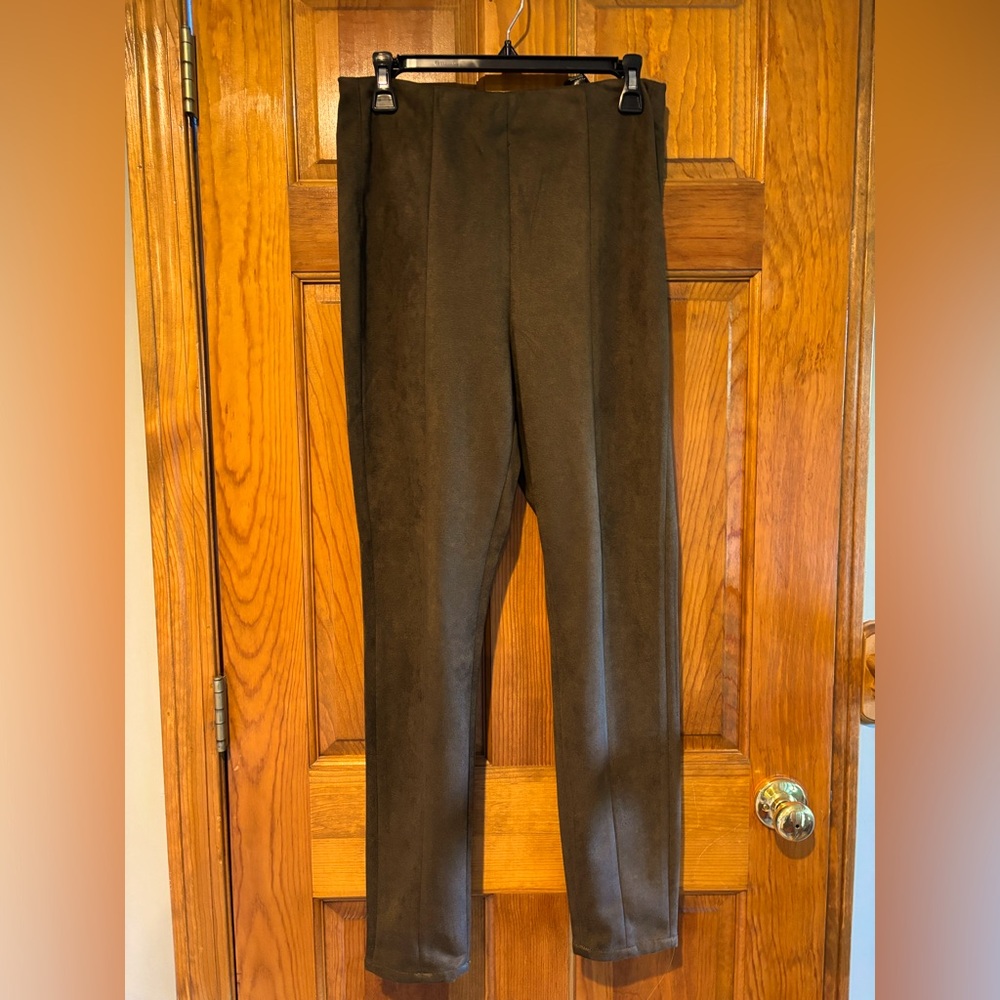 FINAL WEEKEND DONATING IF NOT SOLD BY 8/31 Blank NYC Faux Suede back zip pant